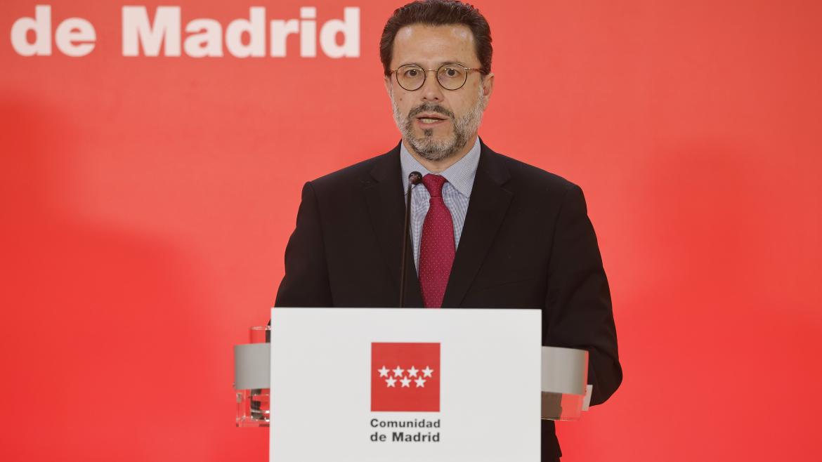 El consejero de Economía durante el anuncio en la rueda de prensa