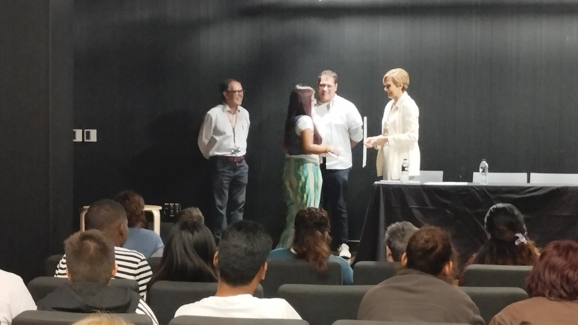 IRSST entrega certificados en prevención de riesgos laborales a personas con  discapacidad cognitiva Escenario entrega certificados IRSST