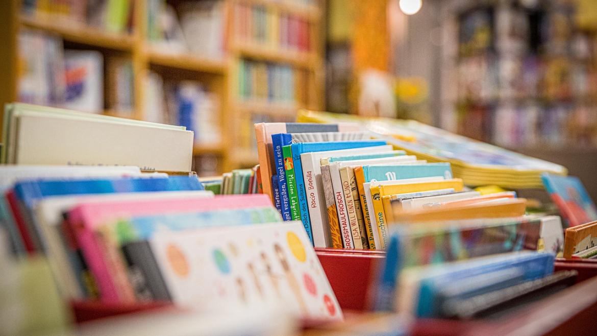 Estanterías libros campaña IRSST prevención educación