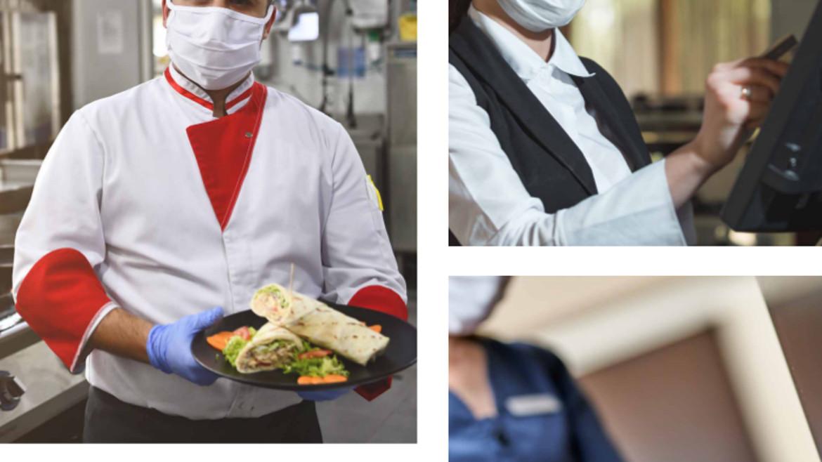 Camareros y cocineros con mascarillas