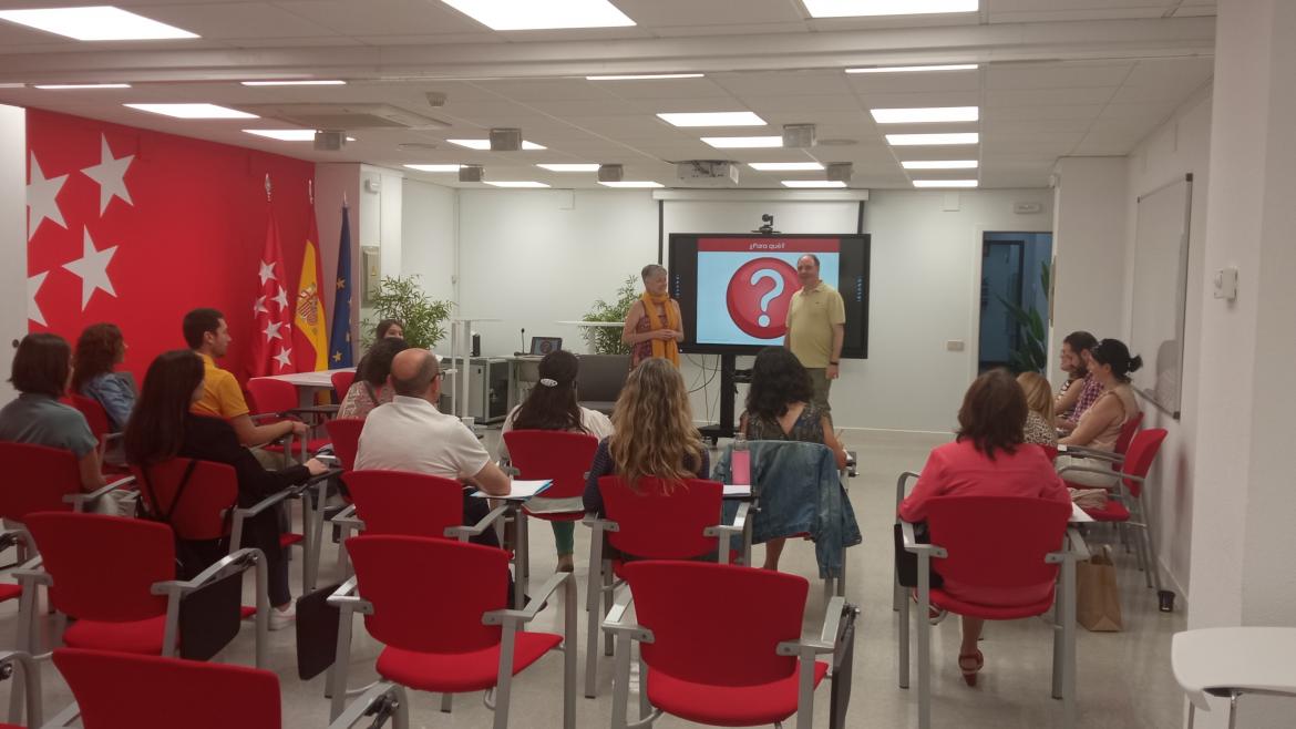Aula con alumnos y ponentes