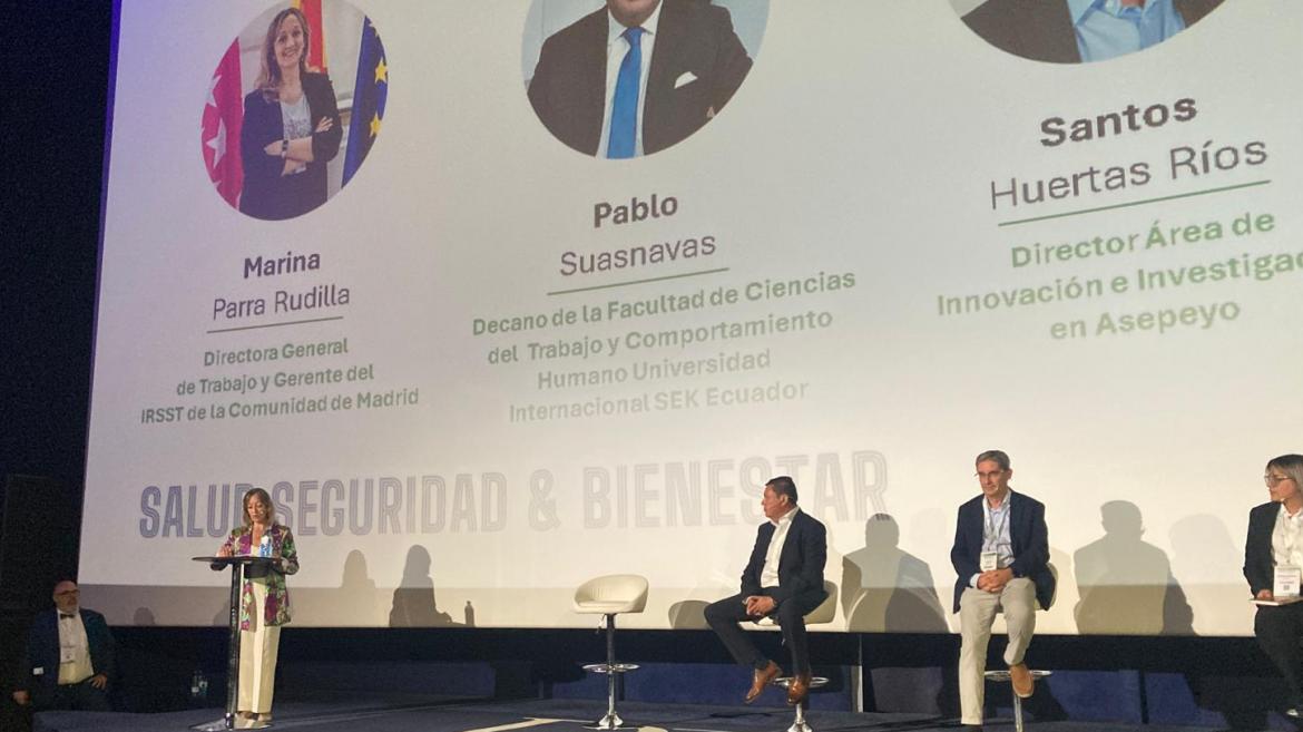 Marina Parra, gerente del IRSST, clausura el V Congreso Prevencionar escenario ponencia IRSST