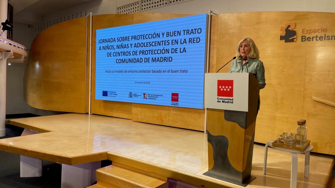 La Comunidad de Madrid promueve un modelo de intervención para crear entornos seguros en los centros de protección de menores La consejera Concha Dancausa durante su intervención