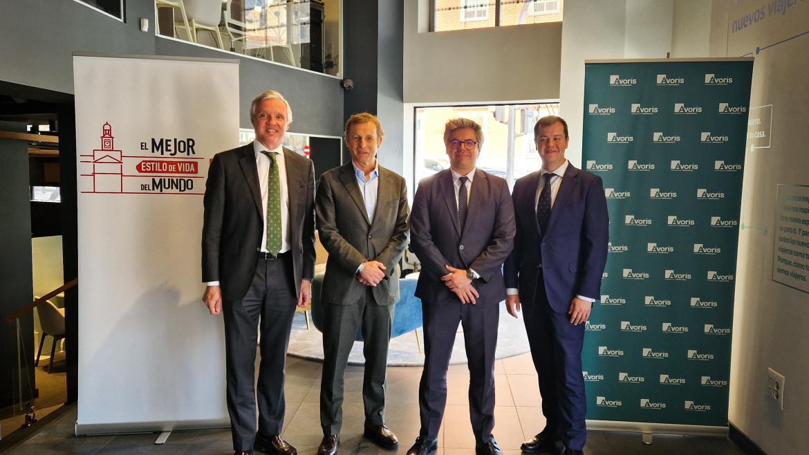 La Comunidad patrocina Gran Madrid, la nueva campaña turística promocional de la región en México y España El viceconsejero con otros asistentes al acto