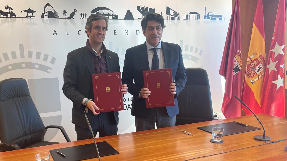 La Comunidad de Madrid cede cuatro kilómetros urbanos de las carreteras M-603 y M-616 al Ayuntamiento de Alcobendas El consejero muestra el acuerdo