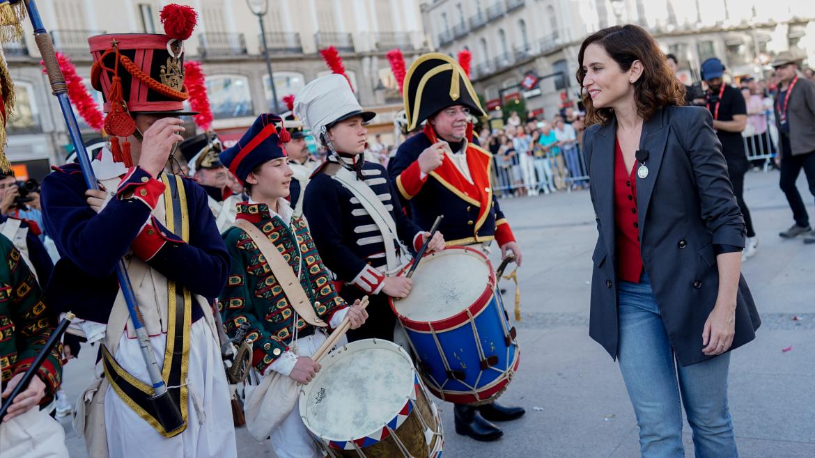 Díaz Ayuso, con la cultura y la Historia en la celebración de las fiestas del 2 de Mayo La presidenta conversa con los actores y músicos