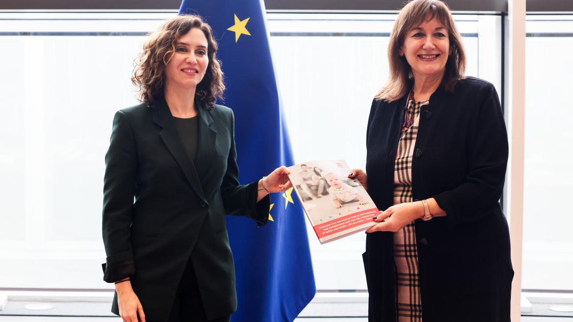La presidenta Isabel Díaz Ayuso traslada su preocupación por que Europa afronte el reto de la natalidad La presidenta entrega el plan de natalidad a la vicepresidenta de la Comisión Europea y comisaria de Democracia y Demografía, Duvravka Suica