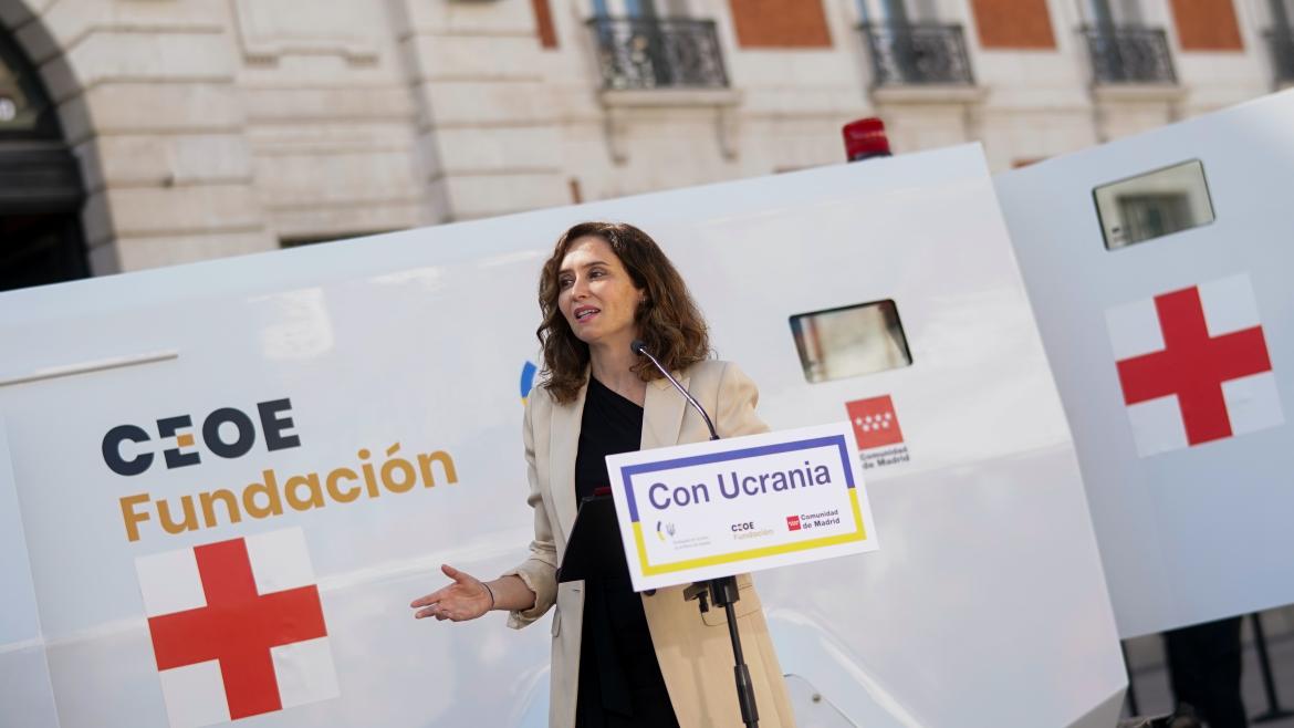 La presidenta durante la entrega de la ambulancia