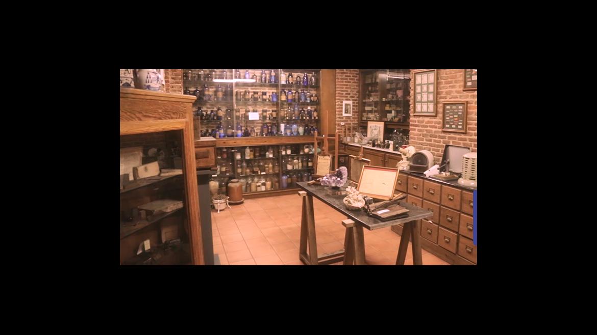 Interior de farmacia centenaria