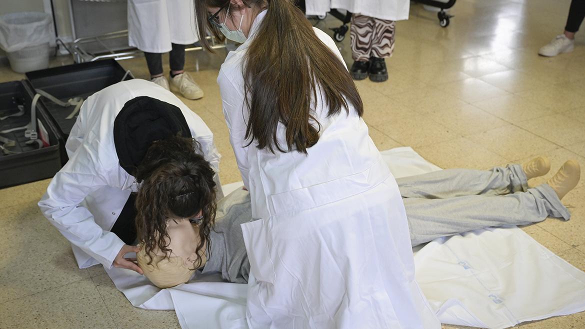 alumnos de secundaria en el hospital gregorio marañón