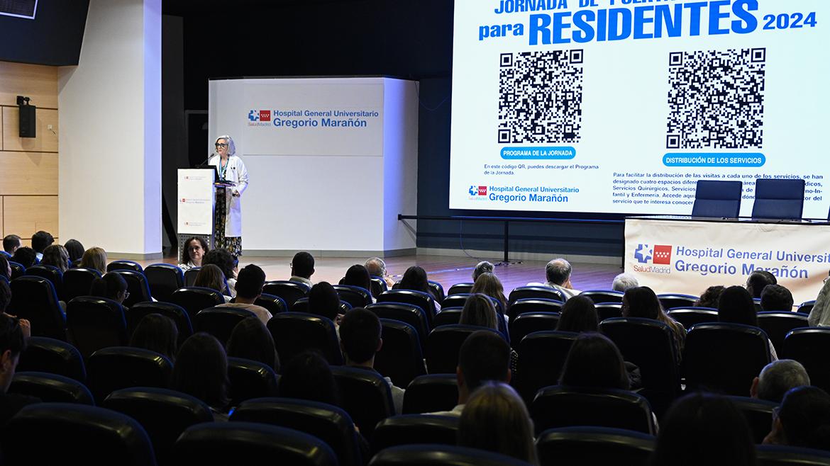 Salón de actos con la bienvenida a los futuros residentes del Hospital Gregorio Marañón