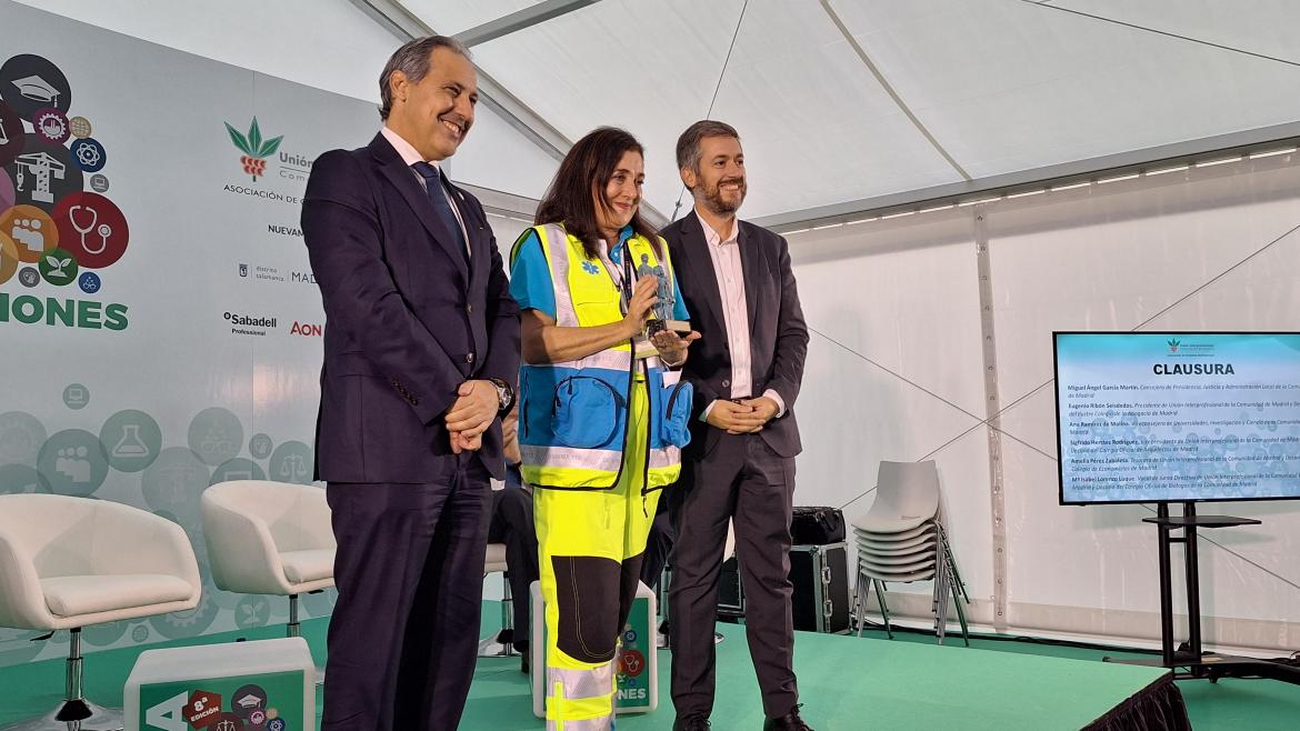 Entrega del Premio de Oro de la UICM a SUMMA 112