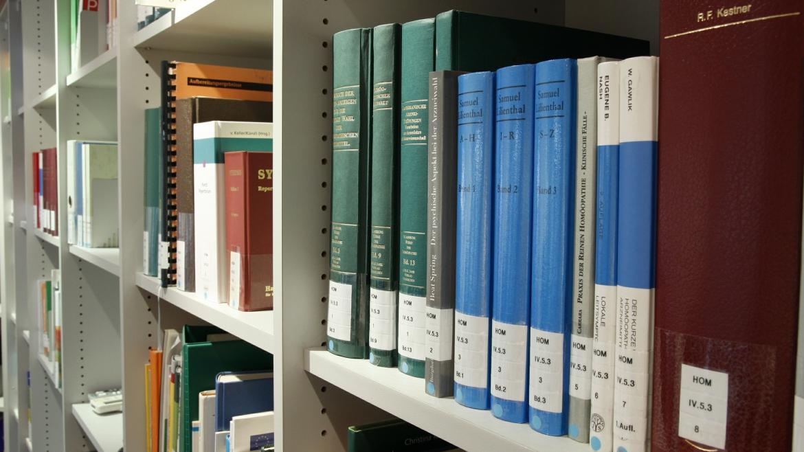 Estantería llena de libros