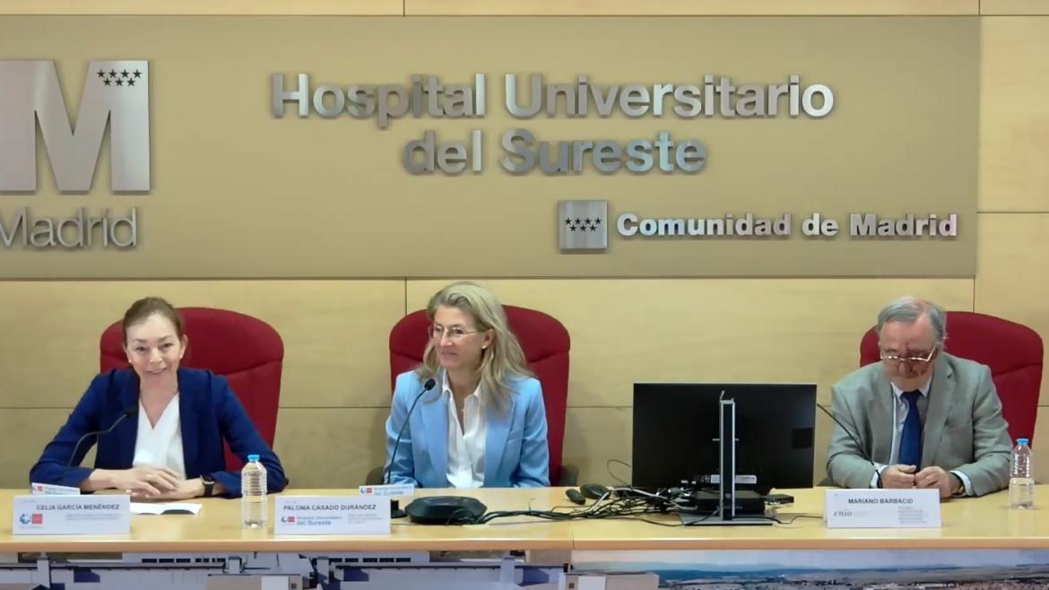 Varias personas en una conferencia