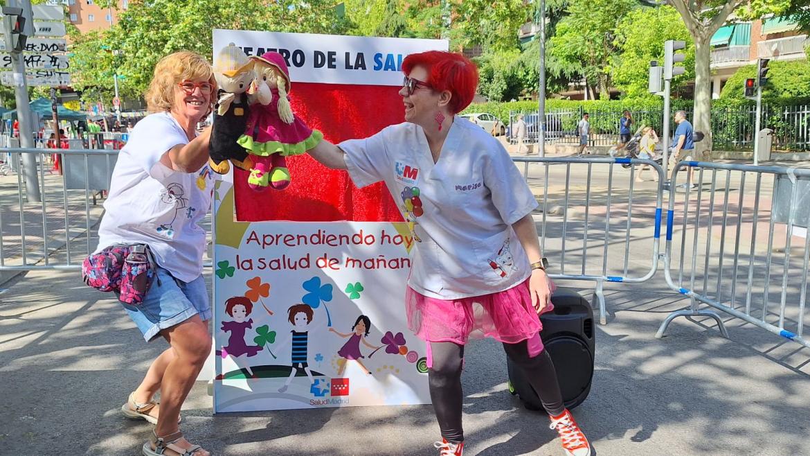 Concha Párraga y Marisa Gascón con su Teatro de Salud de Vallecas