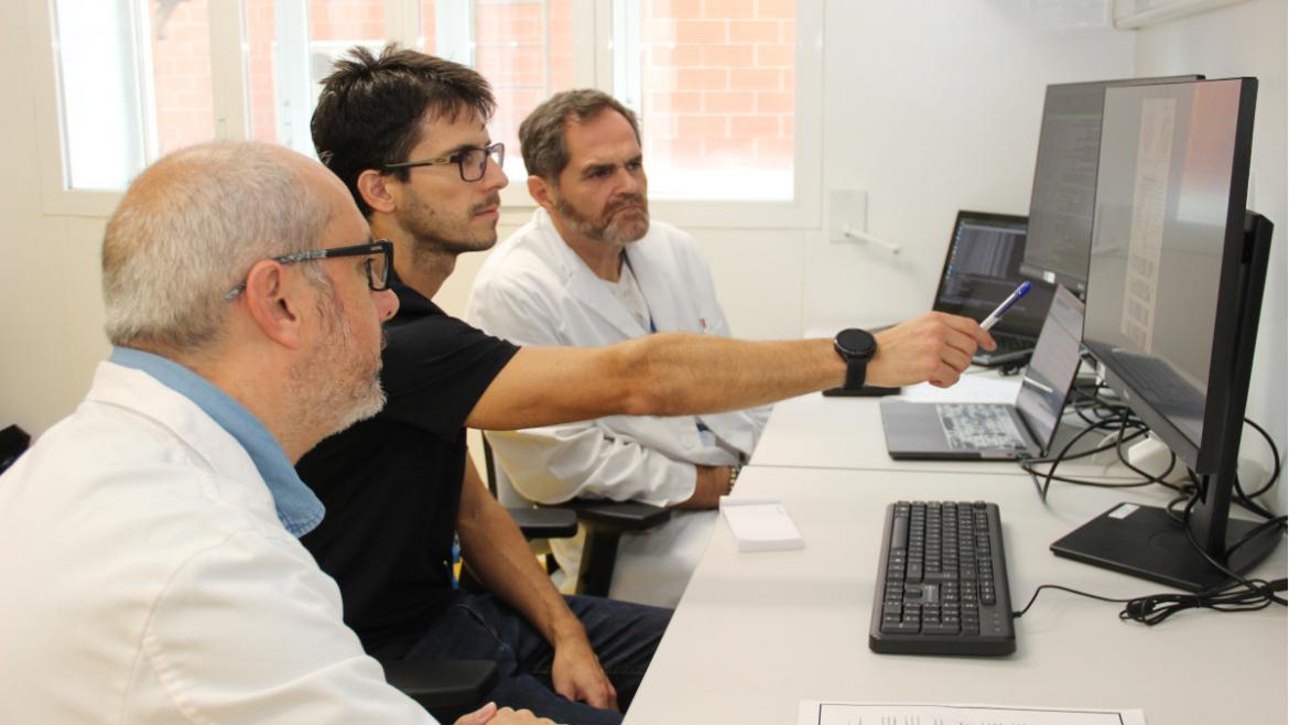 Investigadores de la unidad de terapias experimentales del Hospital Clínico en el laboratorio San Carlos