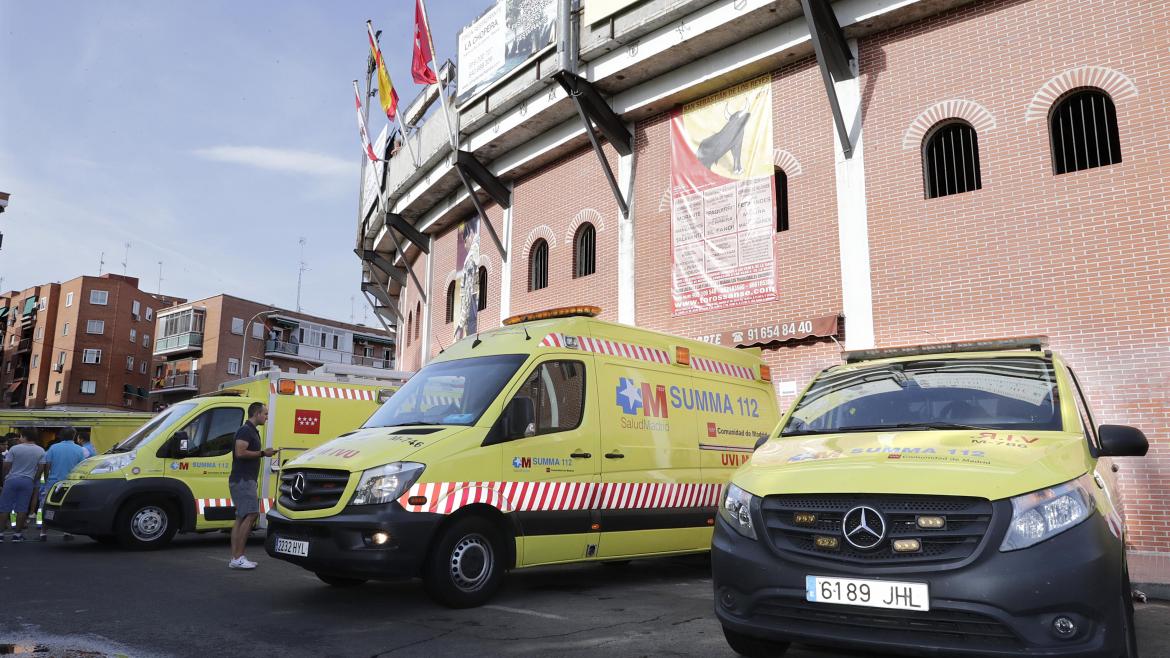 Imagen de las UVI del SUMMA 112 junto a la plaza de Toros