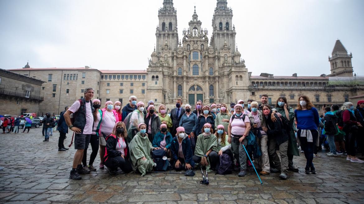 Un grupo de pacientes oncológicas del Hospital Universitario Infanta Cristina culmina el Camino de Santiago 