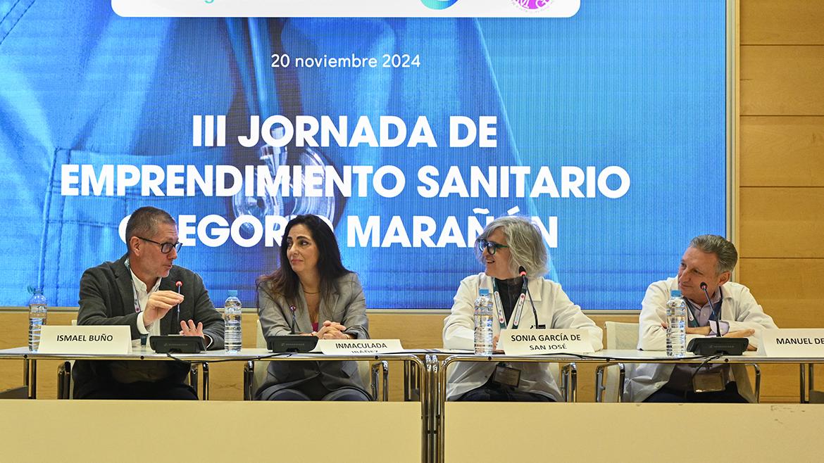 Mesa con las cuatro personas que inauguraron la jornada