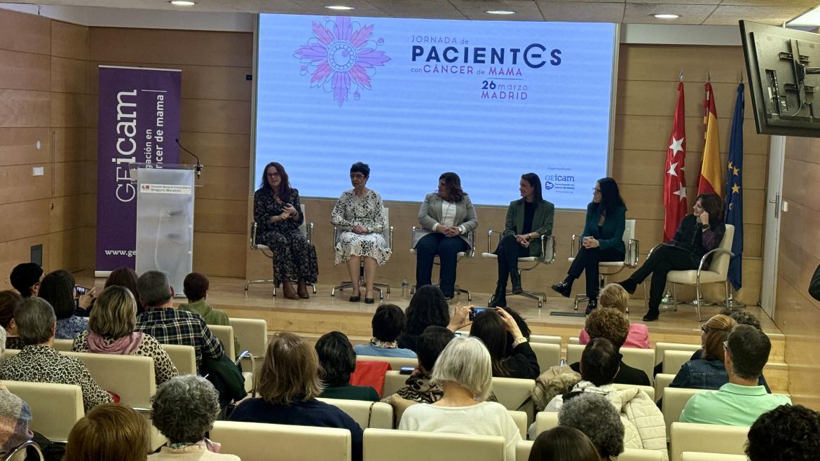 Auditorio durante la celebración de las jornadas para pacientes con cáncer de mama