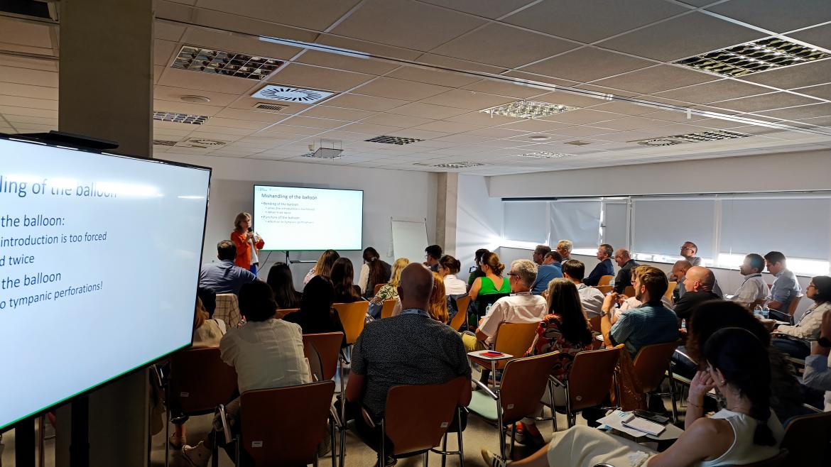 Profesionales asistiendo al curso de Tuboplastia con balón