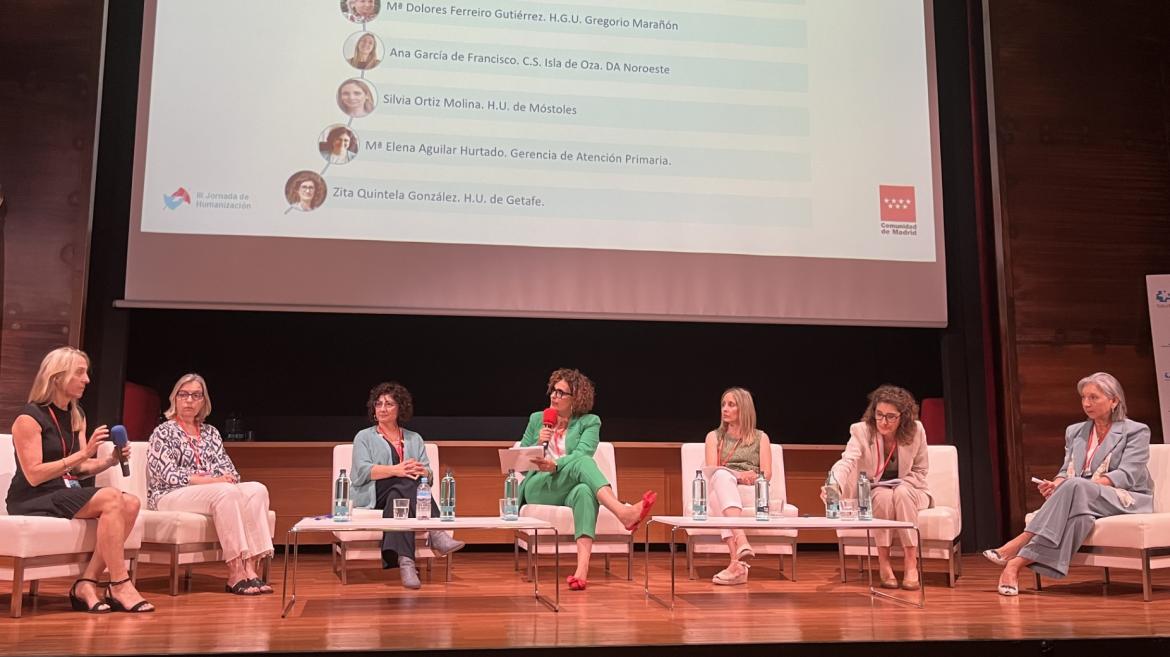 Mesa de la III Jornada de Humanización, con participación de Atención Primaria