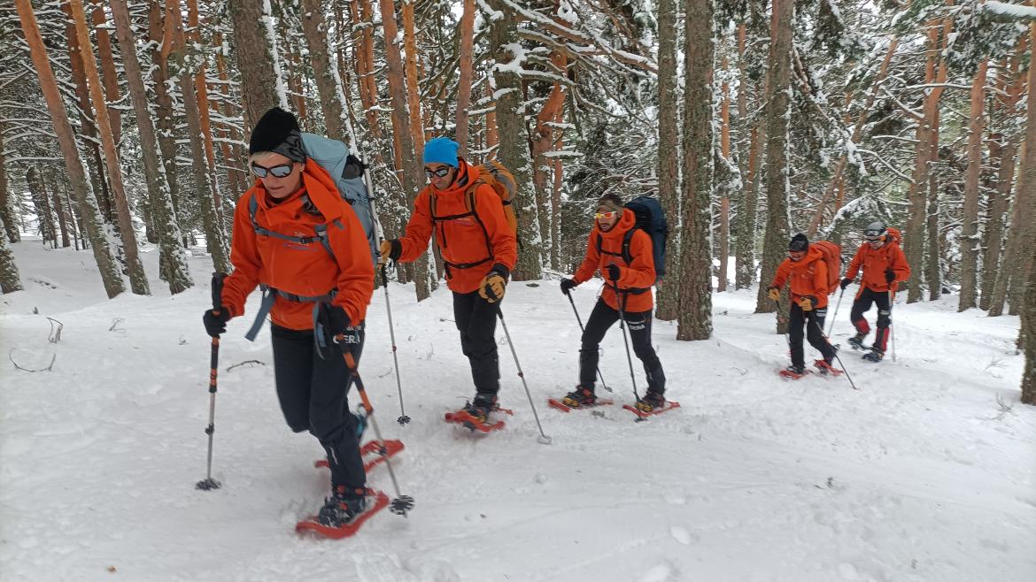 Los enfermeros de SUMMA 112 en GERA, durante uno de los entrenamientos en la nieve