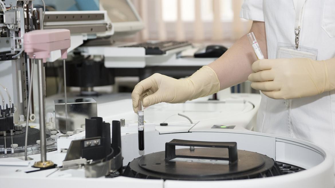Analisis de pruebas en un laboratorio clínico