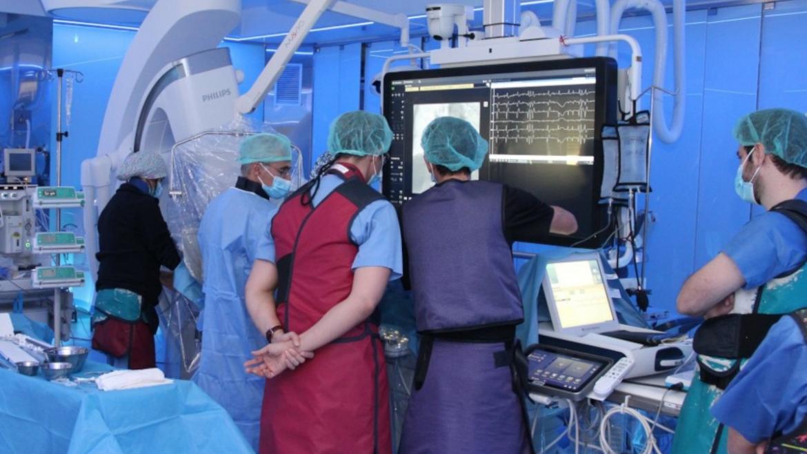 Cardiólogos del Hospital Clinico San Carlos durante un procedimiento
