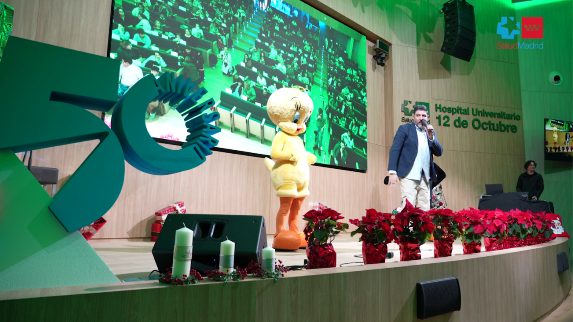 Tony Aguilar en el escenario