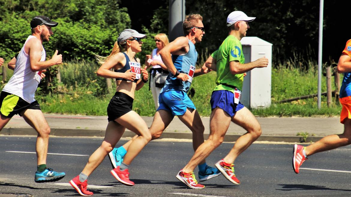 Corredores en una maratón
