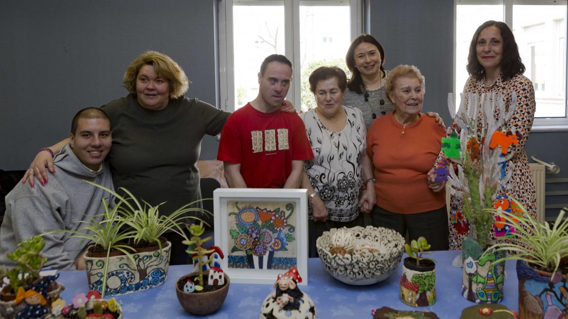 Personas discapacitadas junto a la viceconsejera de Políticas Sociales y Familia 