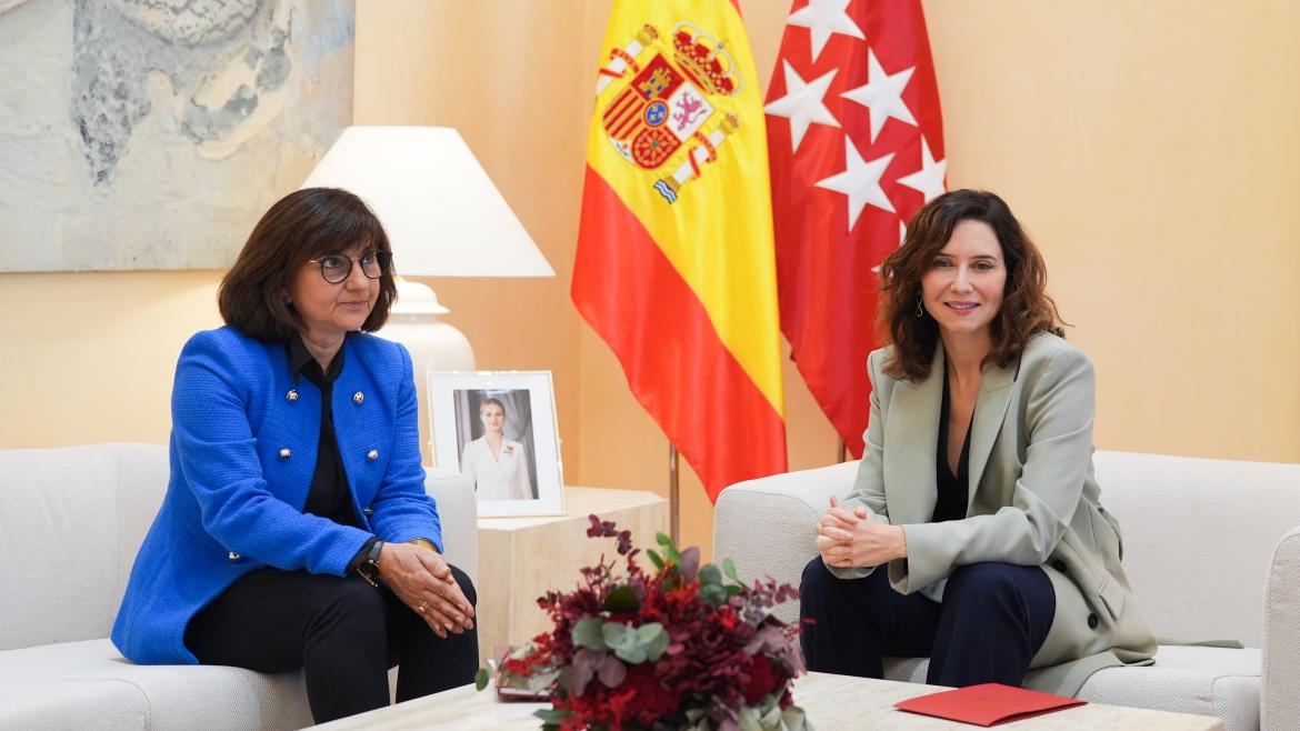 Díaz Ayuso recibe la Memoria de actividades de la Fiscalía de Madrid en 2023 La presidenta Isabel Díaz Ayuso
