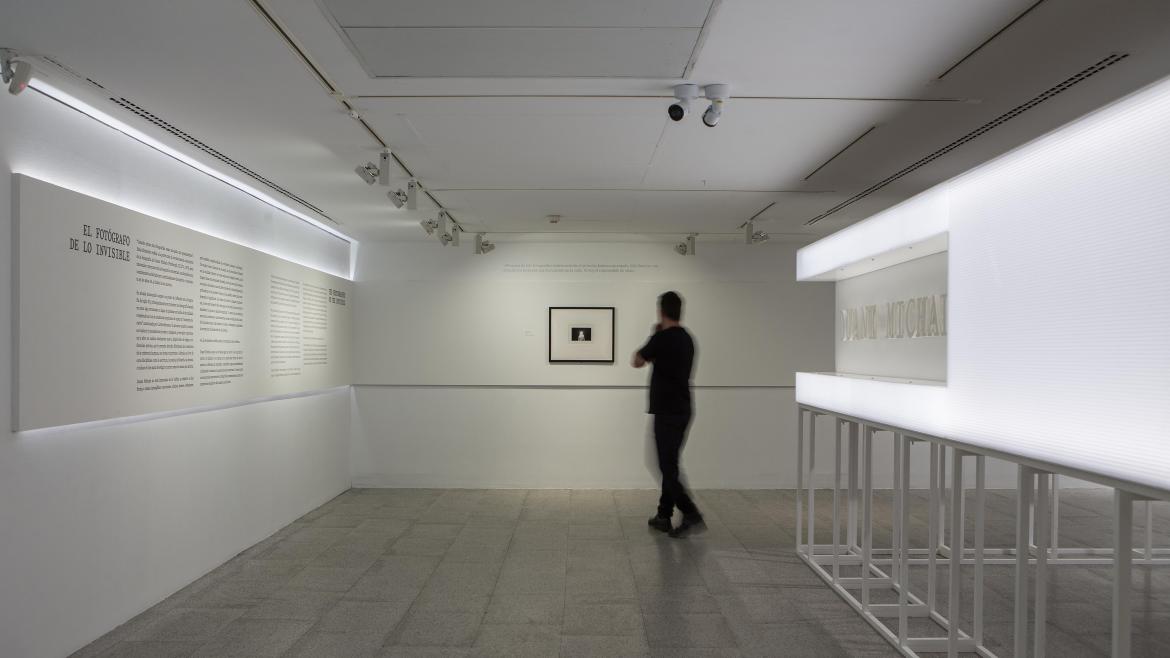 La Comunidad de Madrid recoge seis décadas de trabajo de Duane Michals, pionero de la fotografía conceptual Duane Michals El fotógrafo de lo invisible