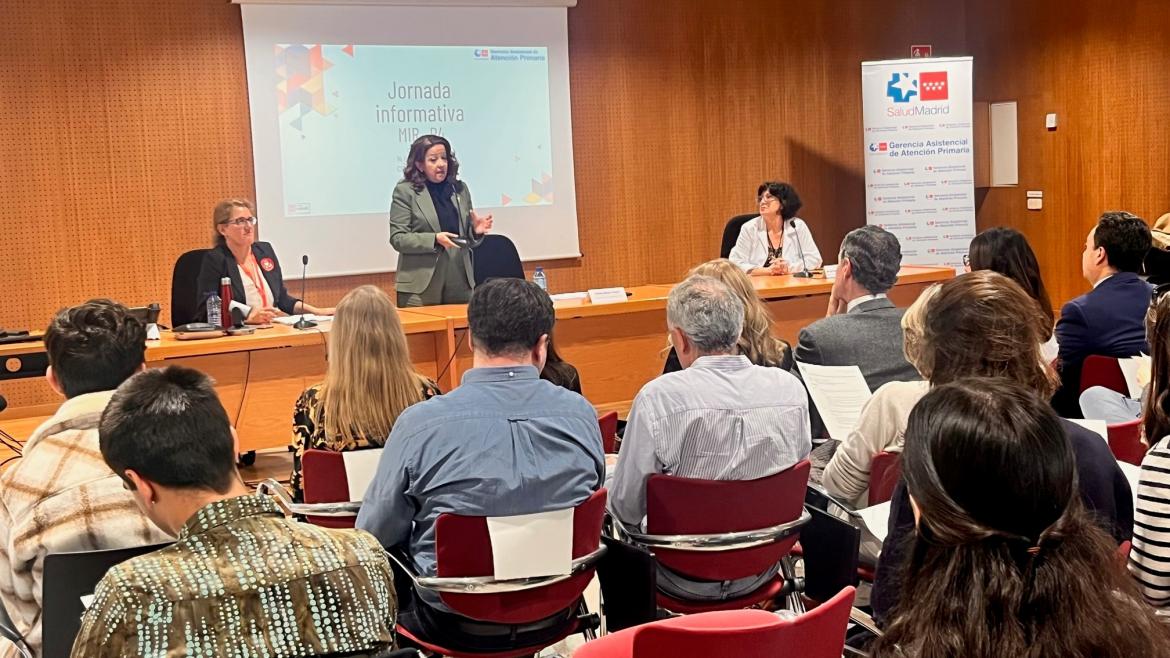 La consejera Fátima Matute en la primera jornada para los MIR