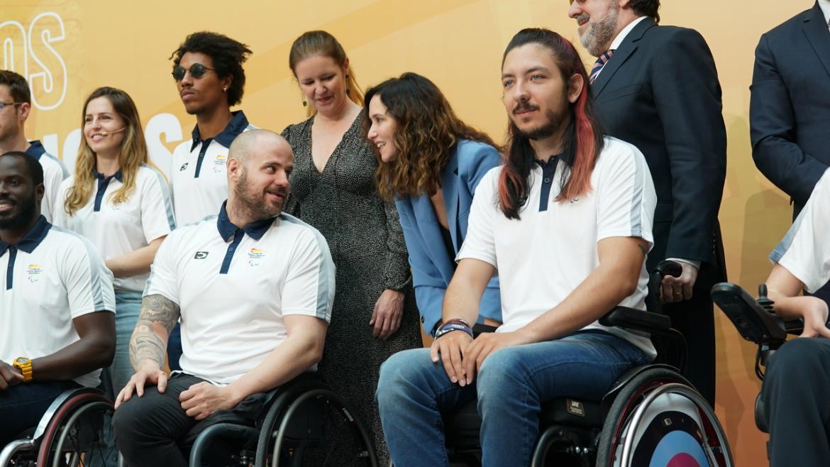 La presidenta con algunos de los jugadores 
