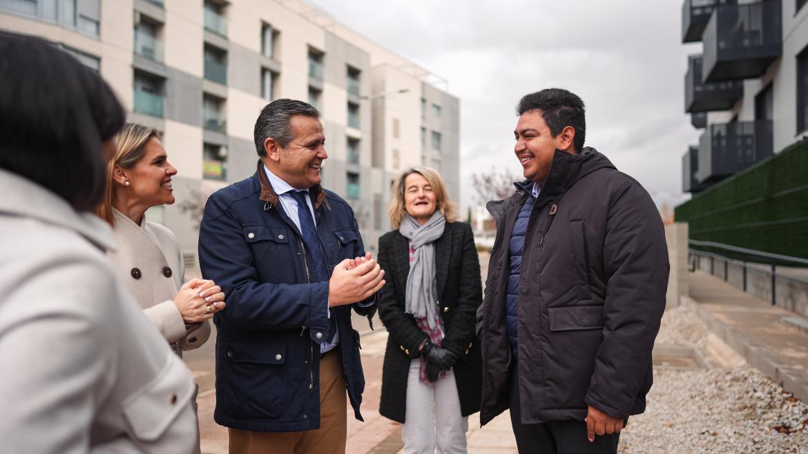 La Comunidad de Madrid entrega 146 nuevas viviendas del Plan Vive en Alcalá de Henares destinadas a alquiler a precio asequible El consejero Rodrigo