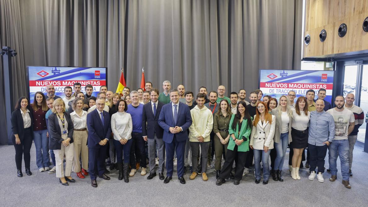 La Comunidad de Madrid incorporará 315 maquinistas y 105 jefes de sector a la plantilla de Metro El consejero Rodrigo en el acto de bienvenida a los trabajadores de Metro