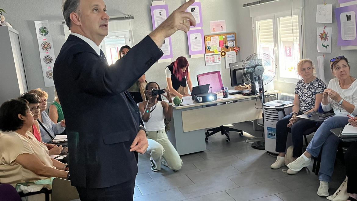 La Comunidad de Madrid crea la Red de Centros de Capacitación Digital para acercar el uso de la tecnología a zonas rurales y personas vulnerables El consejero López-Valverde