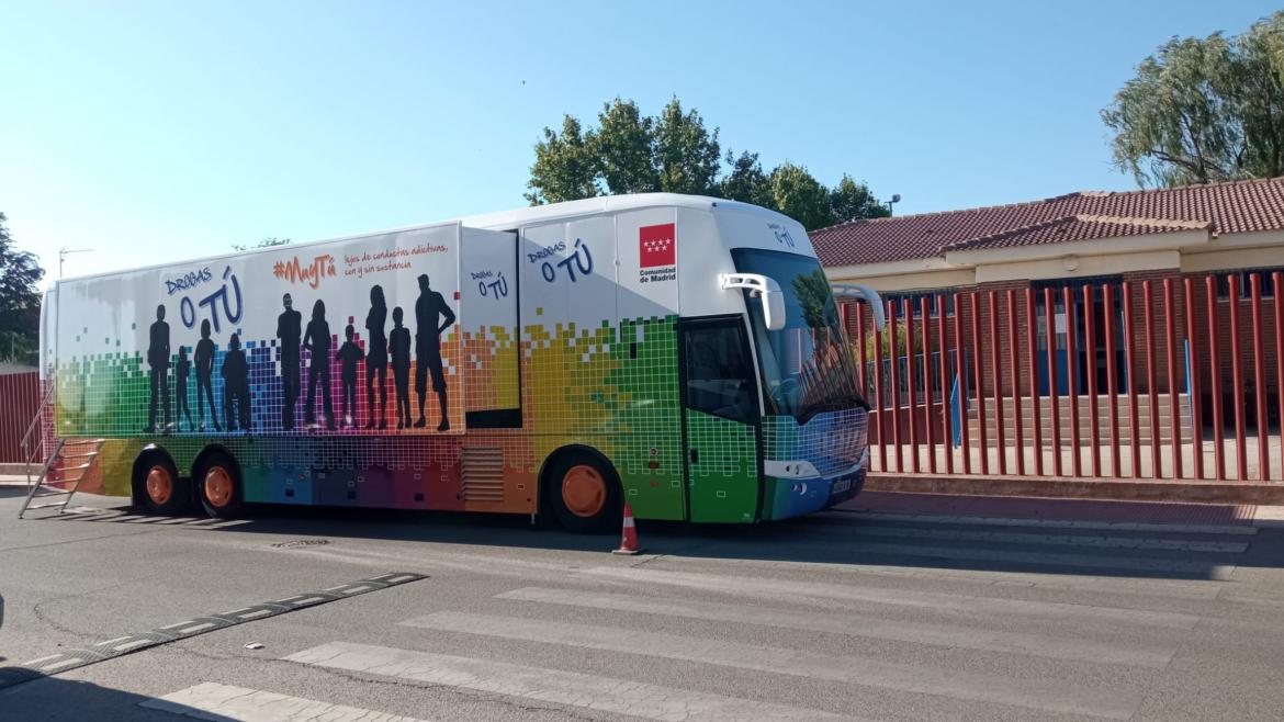 La Comunidad de Madrid activa la campaña itinerante de prevención de adicciones Drogas o Tú en distintas localidades de la región Autobús para la campaña