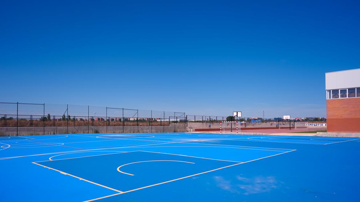 Un Decreto que reducirá en hasta dos años la tramitación de instalaciones de alta tensión en infraestructuras críticas como colegios u hospitales