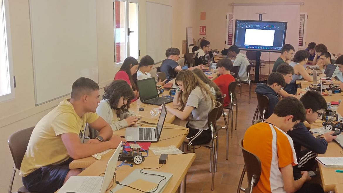 chavales_con_ordenadores_en_clase