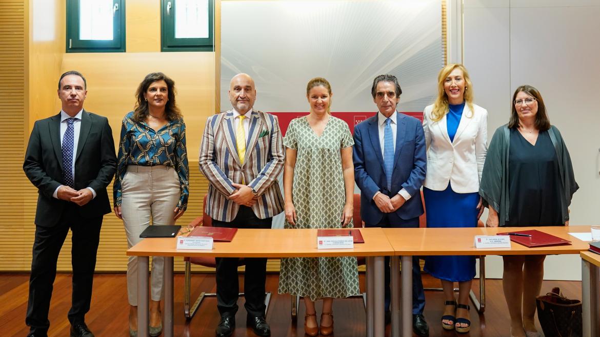 Directora de AMAPAD Directora de AMAPAD y más personas