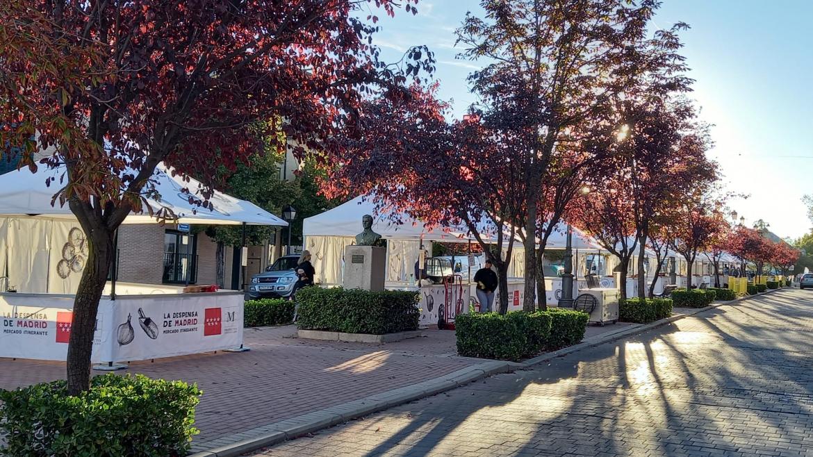 La Comunidad de Madrid promociona sus productos en un mercado itinerante que recorre 17 municipios de la región Imagen de los los puestos de La Despensa de Madrid