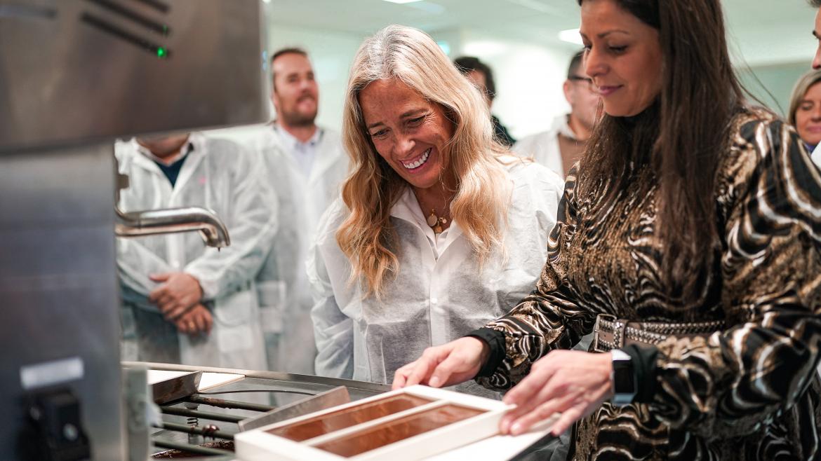 La Comunidad de Madrid ha apoyado y asesorado a más de 5.600 pymes y autónomos para ampliar sus negocios en el extranjero Rocío Albert durante su visita a Chocolates Maykhel