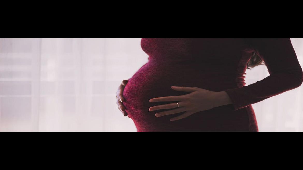 Aula virtual: Diabetes gestacional. La importancia del control glucémico Torso y abdomen de mujer embarazada