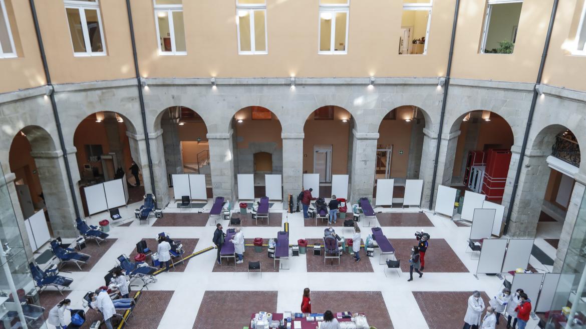 Imagen de cabecera #0 de la página de "La Comunidad de Madrid consigue su objetivo en el Maratón simultáneo de donación de sangre con 5.093 extracciones en tres días"