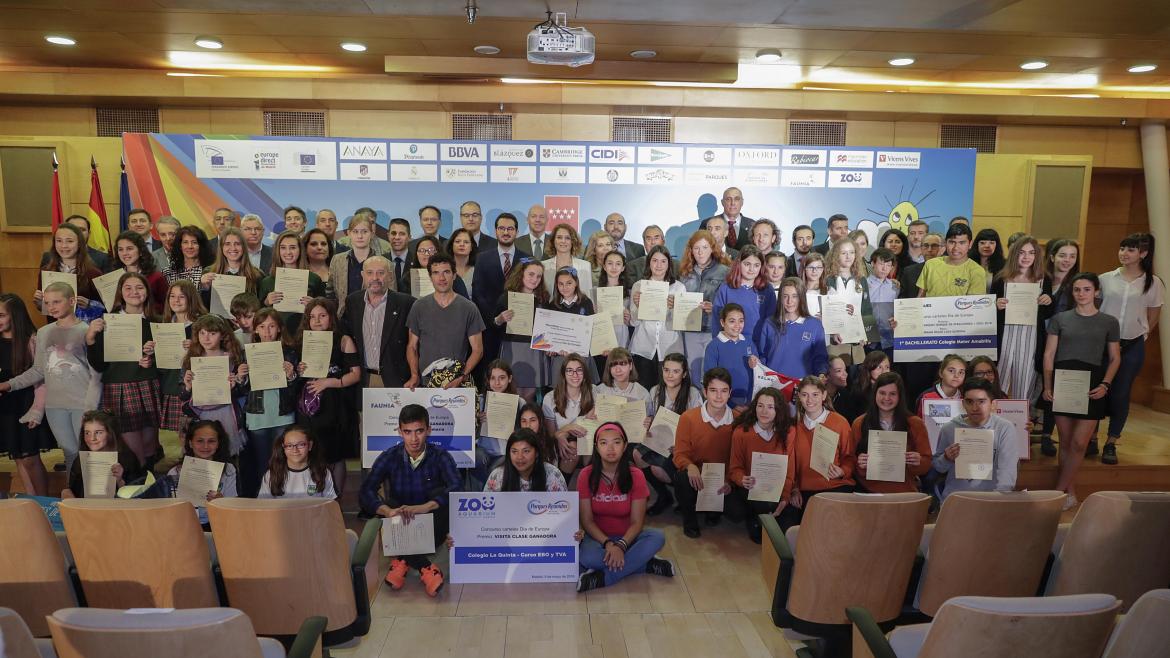 La viceconsejera de Presidencia y Justicia entrega los premios del concurso escolar de carteles con temática europeísta