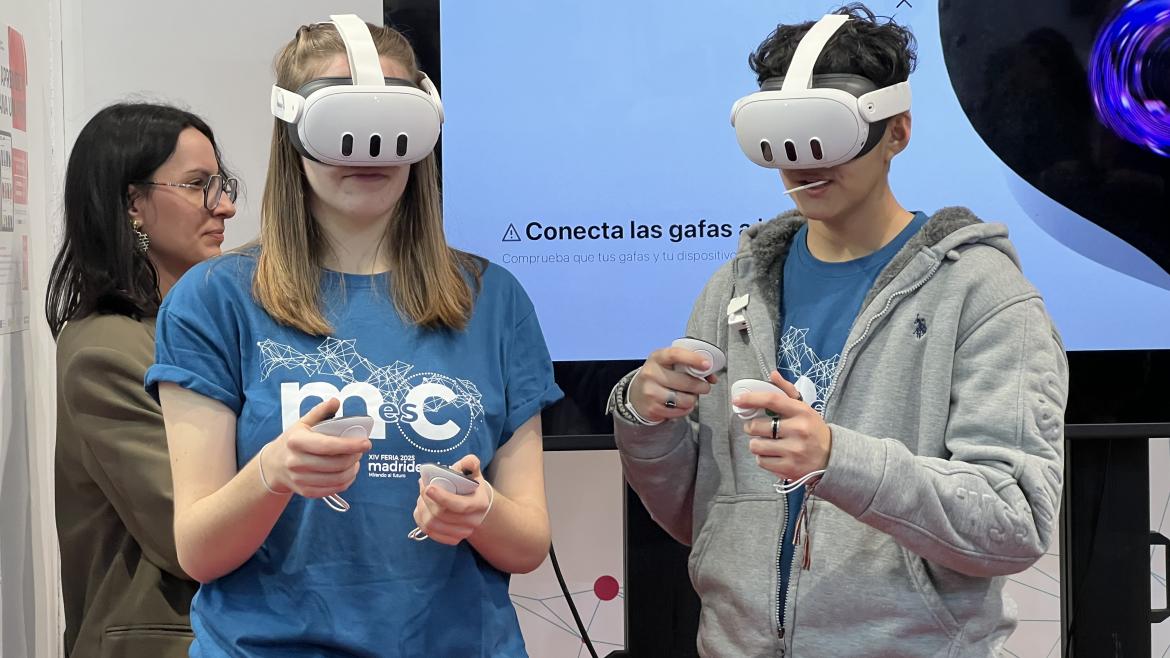 Alumnos en la Feria Madrid es Ciencia