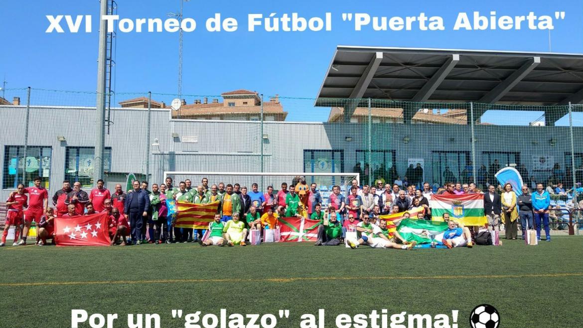 Equipos participantes en el XVI Torneo "Puerta Abierta" celebrado en Logroño Foto de grupo de todos los equipos participantes en el XVI Torneo "Puerta Abierta"